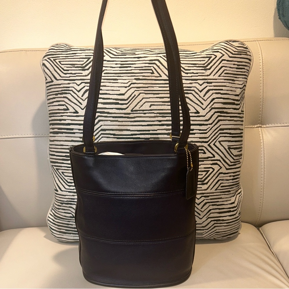 Coach Vintage Tribeca Navy Blue Leather Bucket Tote. Excellent conditon